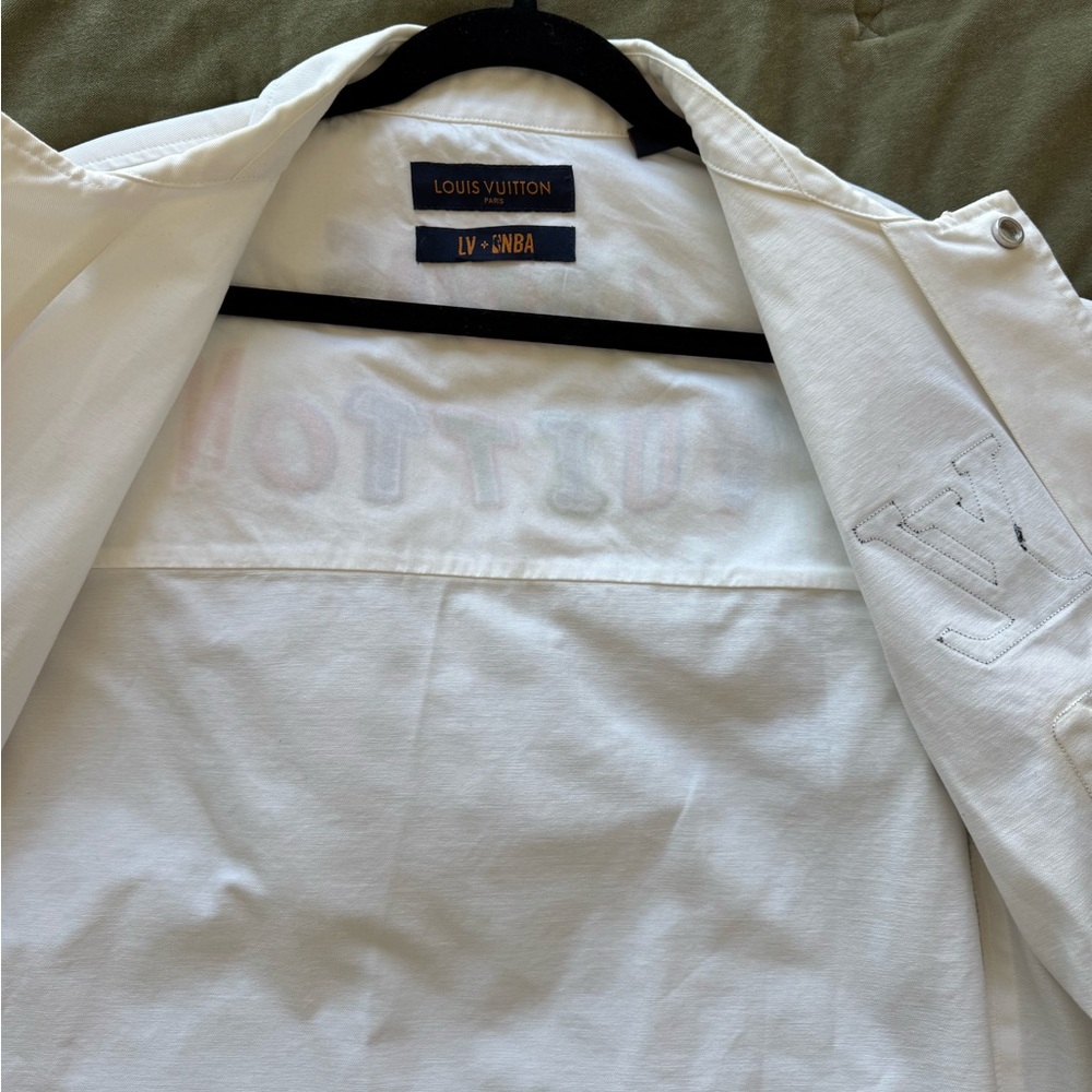 LOUIS VUITTON x NBA White SHORT SLEEVE SHIRT - Picture 9 of 10